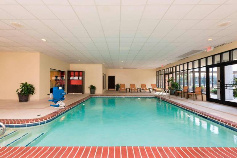 Courtyard by Marriott Louisville Downtown — photo 4
