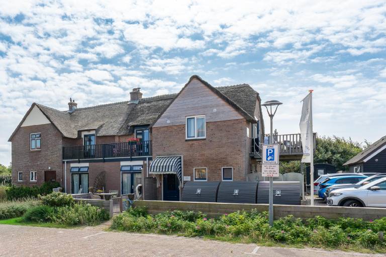 Holiday apartment with patio in Egmond aan den Hoef