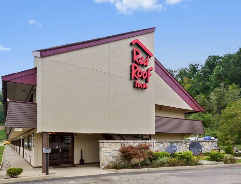 Red Roof Inn Charleston West - Hurricane, WV — photo 5