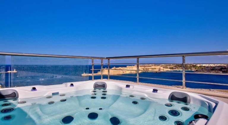 Valletta Luxury 4-Bedroom Duplex with Stunning Sea Views Private Terrace and Jacuzzi in St. Julian's