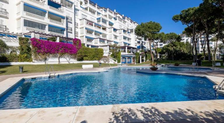 Fully equipped holiday apartment with garden & private pool | Beach nearby | Dogs allowed — photo 4