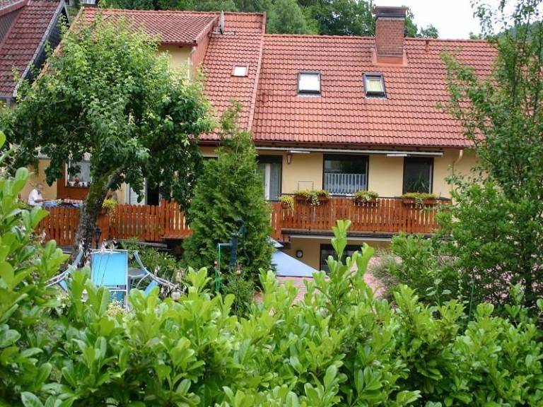 Rental apartment with garden, BBQ & patio — photo 2