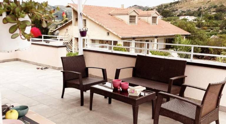 Vacation home with patio & yard | Pets allowed — photo 3
