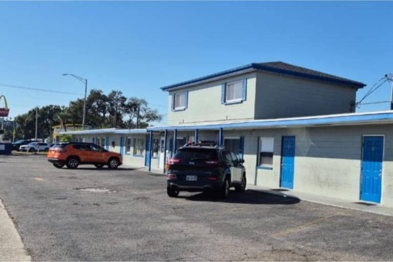 Base Motel By OYO South Tampa — photo 2
