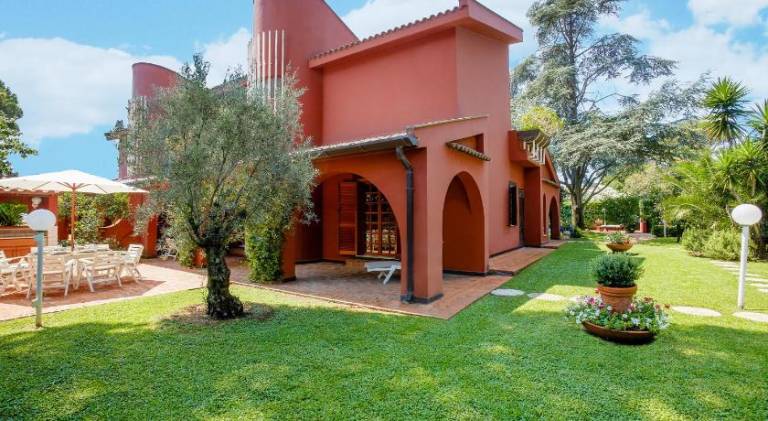 Villa with yard, private pool & BBQ | Suitable for remote work | Pets allowed — photo 3