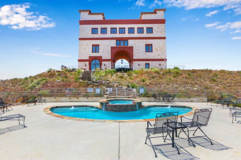 Arc de Texas - Louis XIV Suite in Blanco, TX