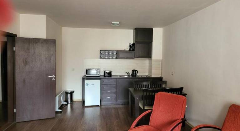 Apartment with patio & garden — photo 4