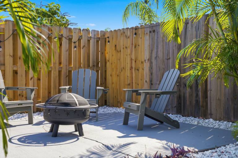 Vacation home with barbecue & private pool — photo 5