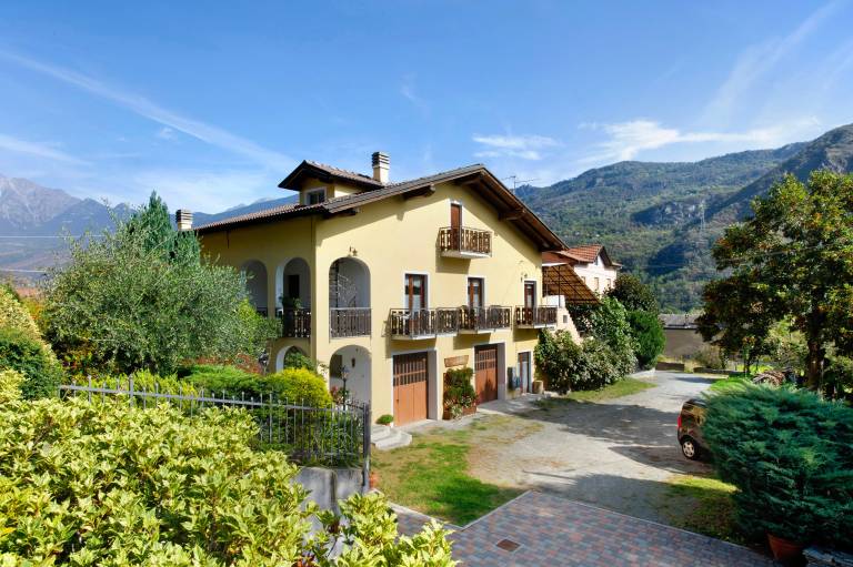 Maison Lorent Apartment with Mountain View, Balcony and Wi-Fi in Verres