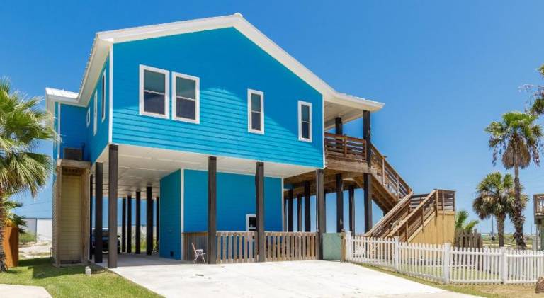 Lovely vacation home | Pet-friendly in Port Aransas, TX