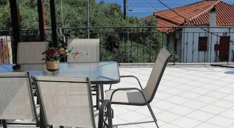 Rental apartment with patio in Igoumenitsa