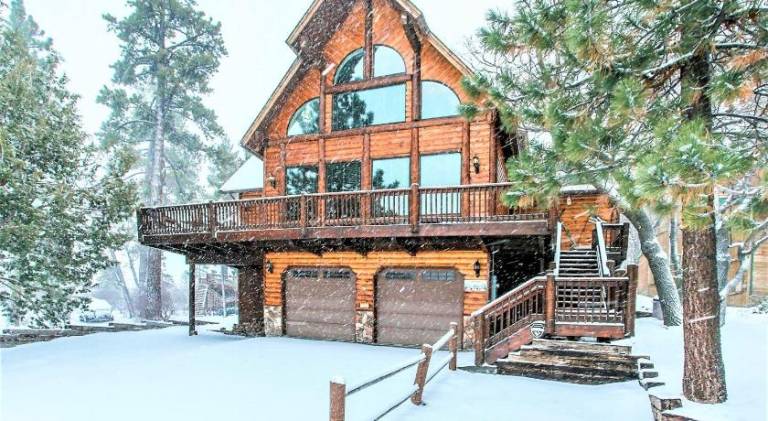 House with jacuzzi & grill in Big Bear Lake, CA