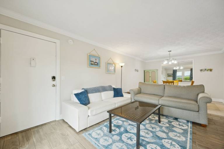 Condo with pool — photo 5