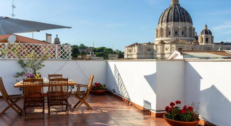 Saint Peter's Luxury Terrace Suites in Vittoria