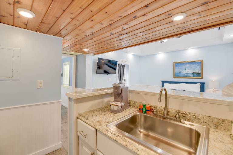 Nice apartment | Next to Southernmost Point | Pets allowed — photo 5