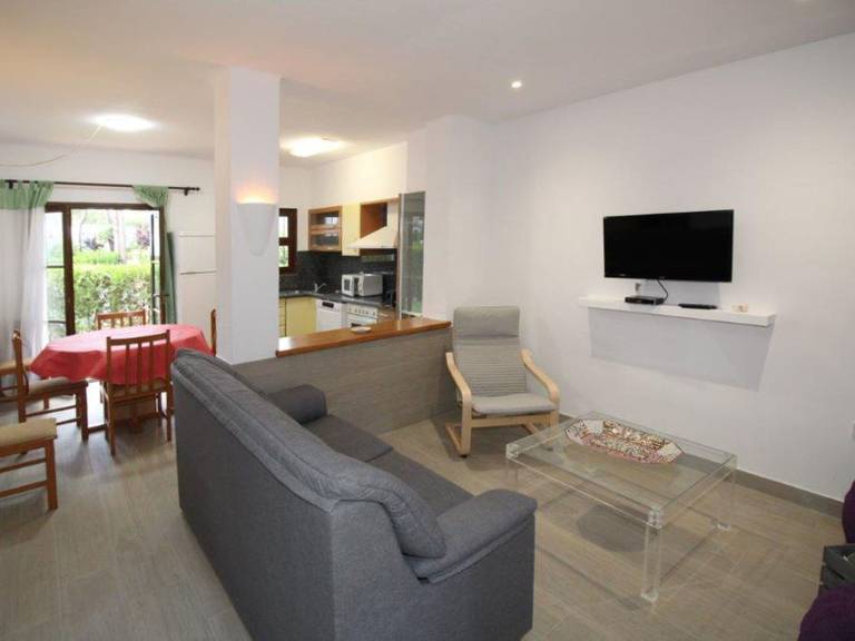 Vacation home with grill, patio & pool | Close to the beach | Pets are welcome — photo 2