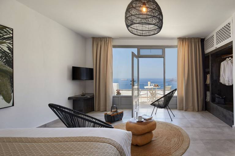 Family-friendly villa with private pool, fast internet & terrace | Water view | Pets allowed — photo 5