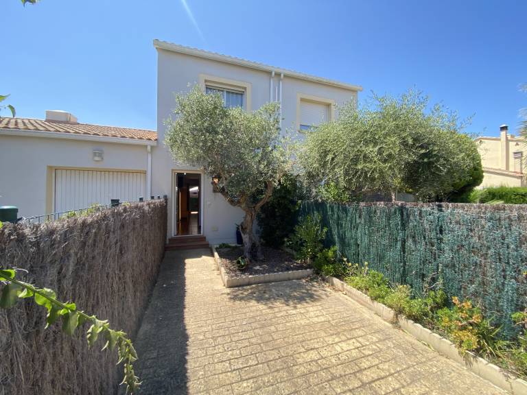 Fully equipped wonderful house with patio, yard & pool | Next to the beach | Pets allowed — photo 2