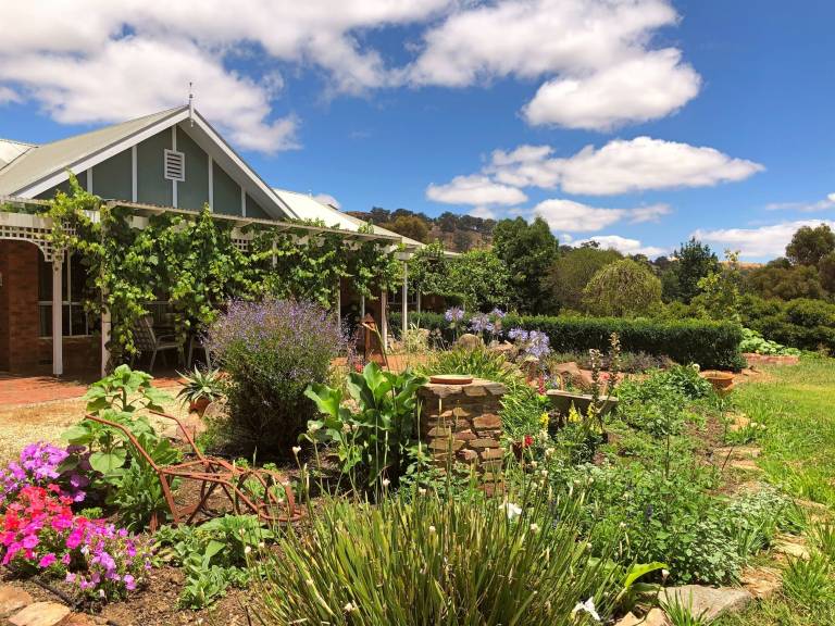 Farmhouse Bonnie Doon