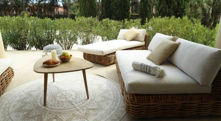 Holiday apartment with pool, terrace & yard — photo 4