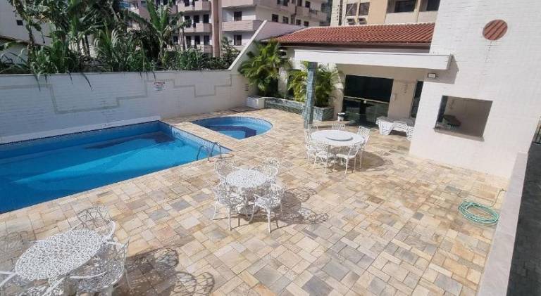 Apartment with pool — photo 2