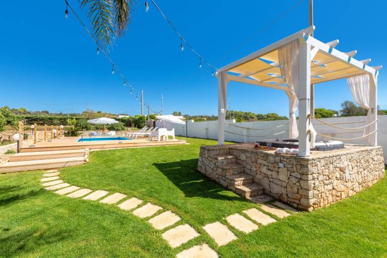 Villa with private pool, grill & jacuzzi | Pool view — photo 3