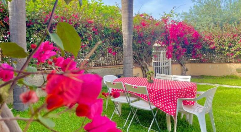 Holiday apartment with garden — photo 4
