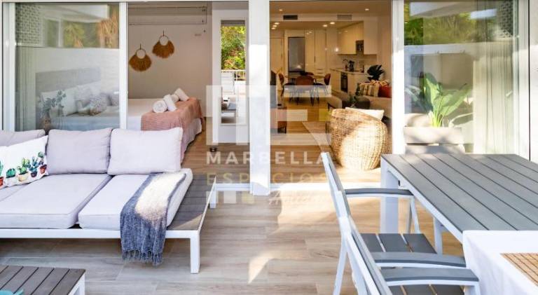 Apartment with pool — photo 2