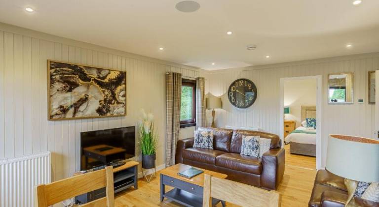 Chalet with jacuzzi | Pet-friendly — photo 2