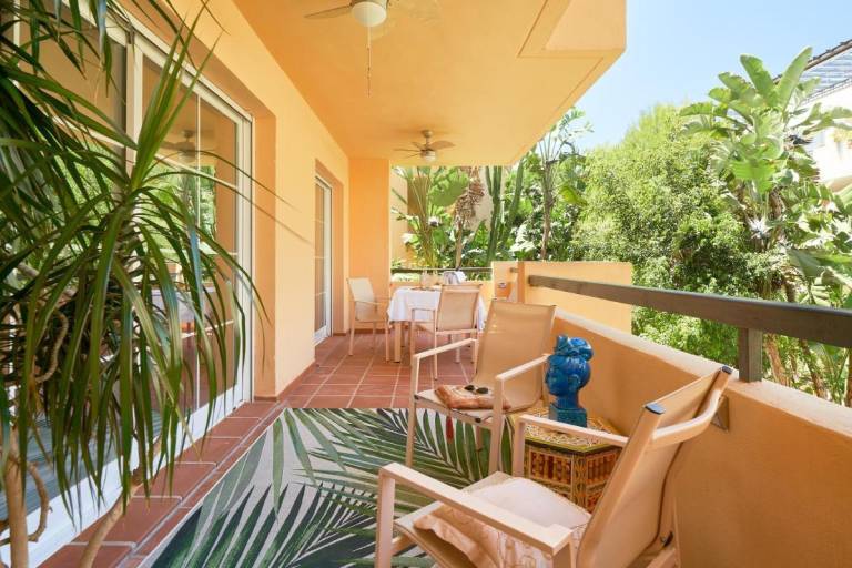 Holiday apartment with pool in Marbella