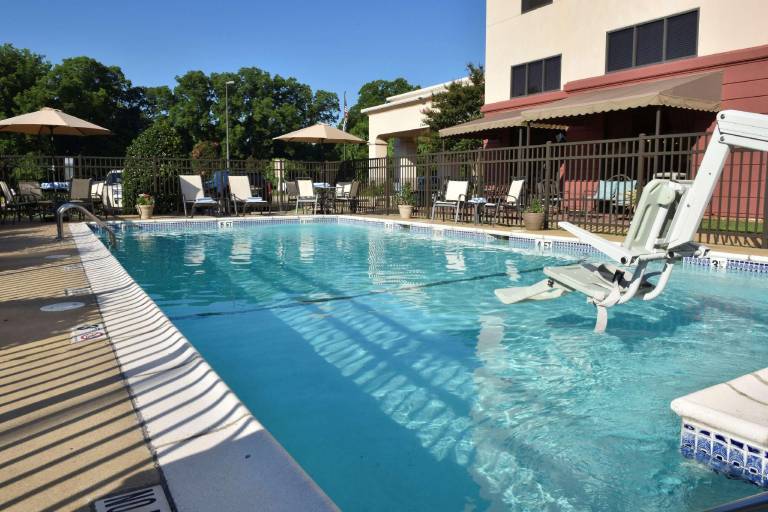 Hampton Inn & Suites Alexandria — photo 2