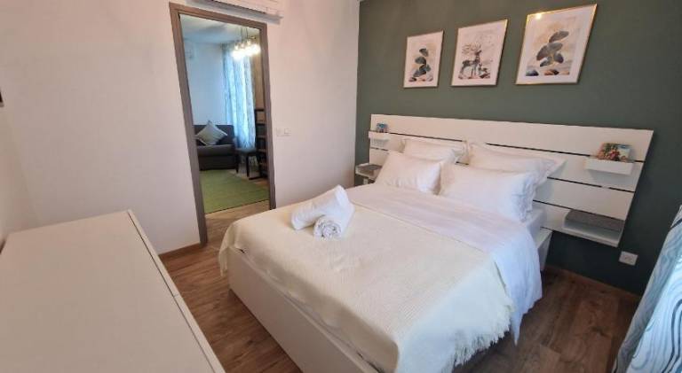 Holiday apartment with patio in Athis-Mons