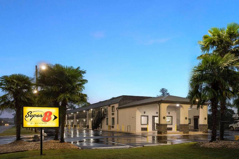 Super 8 by Wyndham Perry National Fairground Area I-75 — photo 5