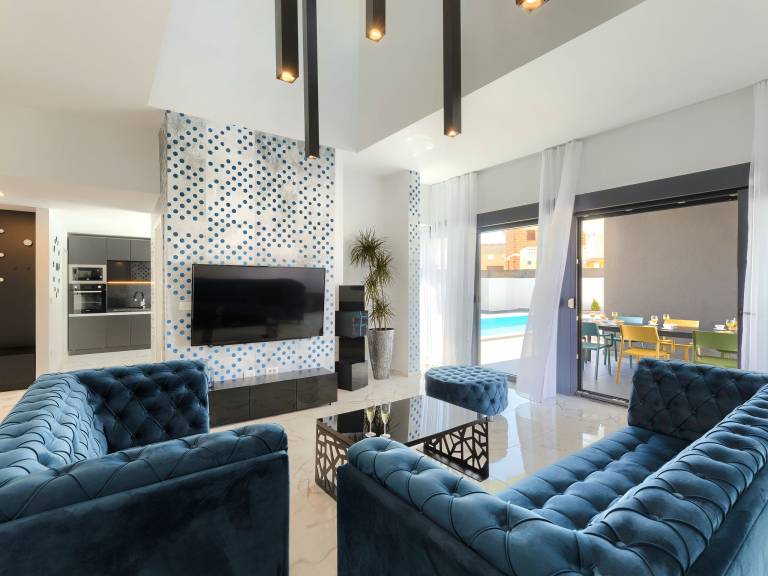 Fully equipped pleasant house with yard, barbeque & private pool | Pet-friendly — photo 3
