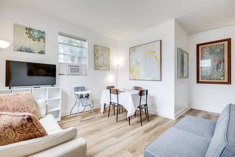 Steps to Food & Shops: Cozy Condo in Jacksonville! — photo 4