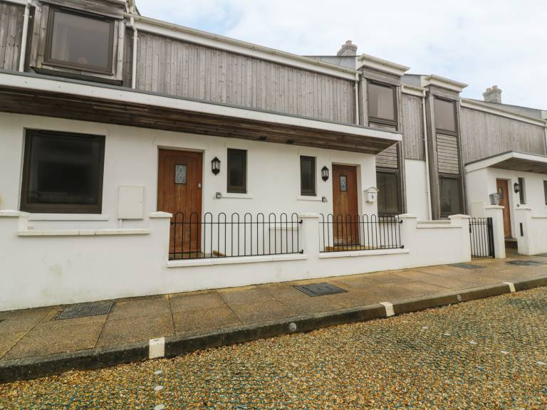 Family-friendly cottage with terrace & garden | Beach view | Close to the beach | Pet-friendly in Newquay