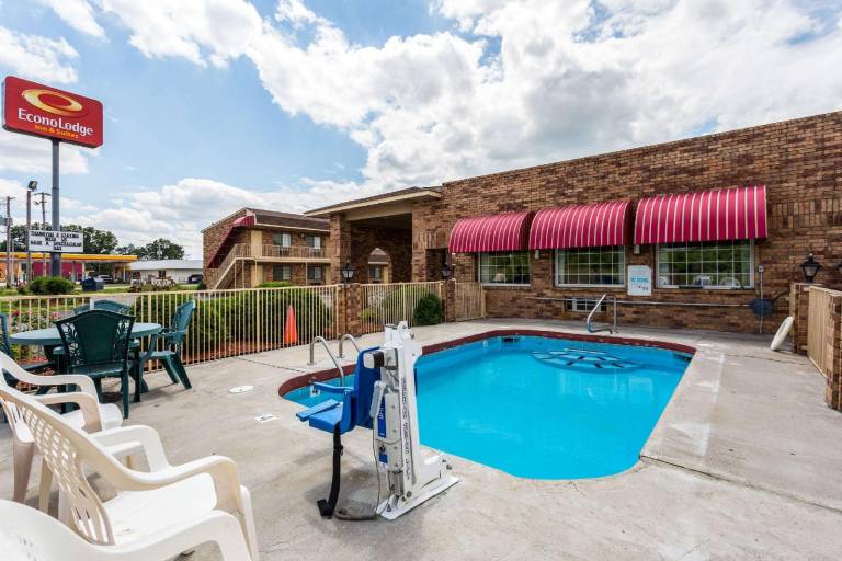 Econo Lodge & Suites Brinkley — photo 2