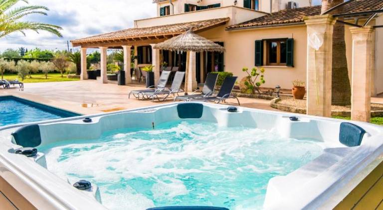 Villa with hot tub & pool — photo 3
