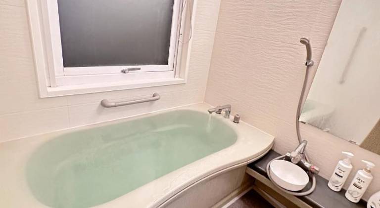 Fully equipped ample chalet with jacuzzi, garden & terrace | Pets allowed — photo 4