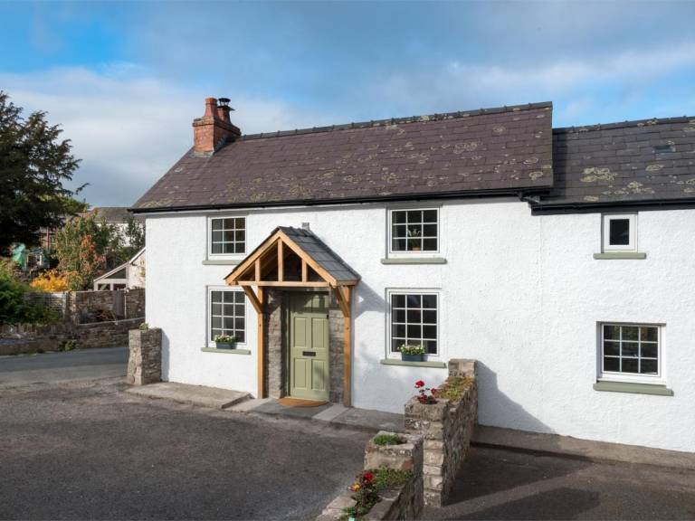 2 Bed in Crickhowell oc bn244