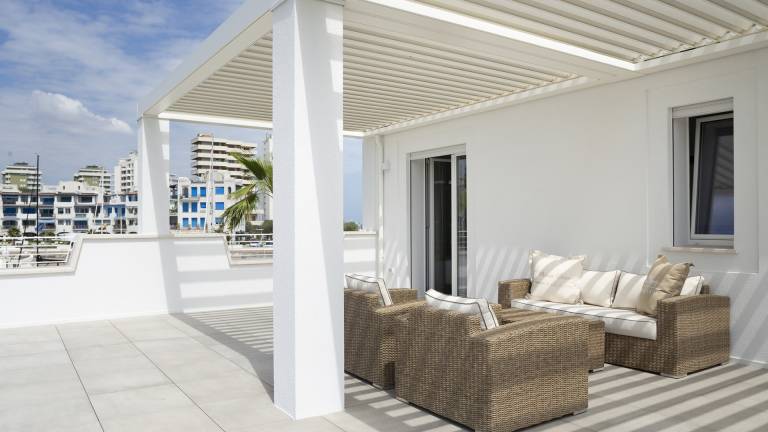 Villa with terrace, private pool & yard | Beach view — photo 5