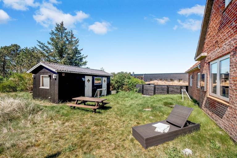 Fully equipped lovely house with patio | Pets are welcome in Hvide Sande