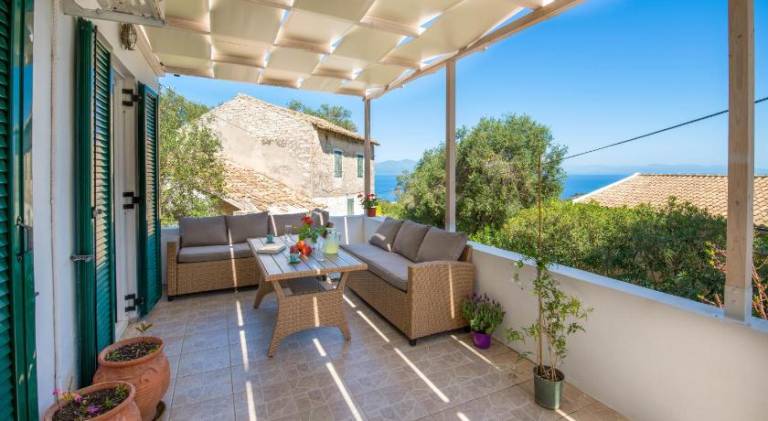 Vacation home with patio — photo 2