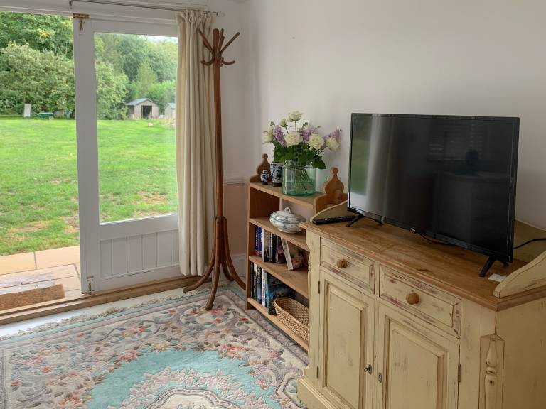 Family-friendly wonderful cottage with yard & barbeque | Pets allowed — photo 3