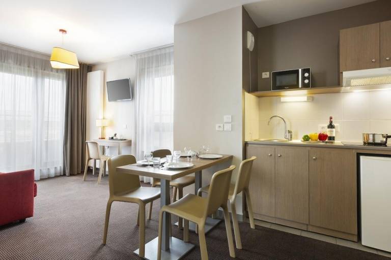 Neho Suites Porte de Geneve - Gare Annemasse — photo 5