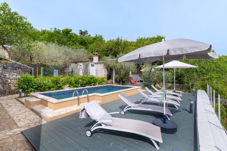 Fully equipped charming house with private pool, yard & patio | Sea view | Pets are welcome — photo 4