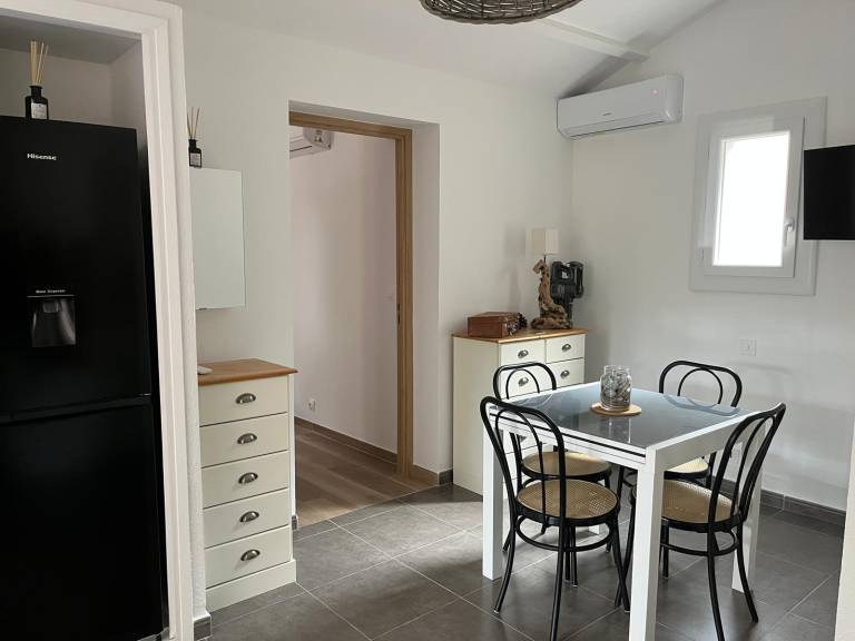Beautiful vacation home with barbecue, terrace & yard | Pets allowed — photo 3