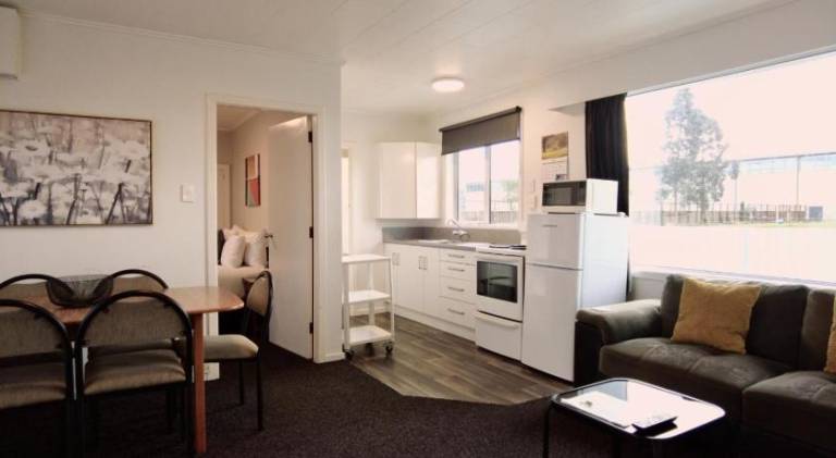 554 Moana Court Motel — photo 2