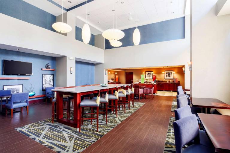 Hampton Inn & Suites Poughkeepsie — photo 3