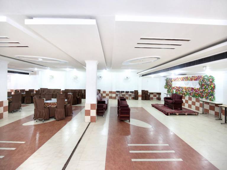 OYO 13365 Hotel Teg Royal — photo 4